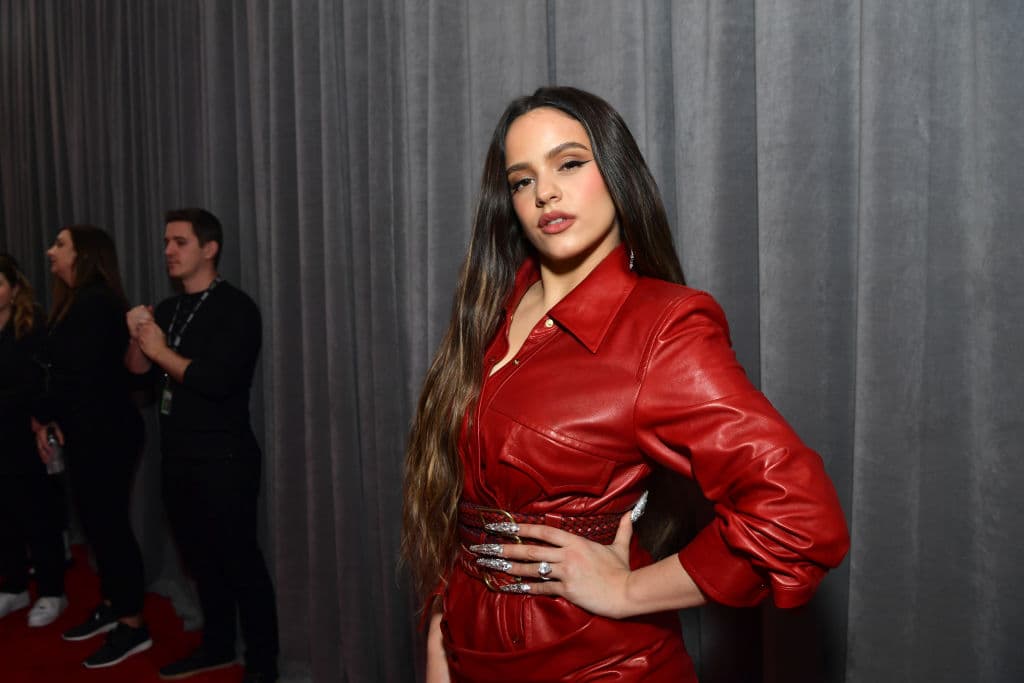 En marzo del 2019, Rosalía anunció una futura colaboración con Eilish.