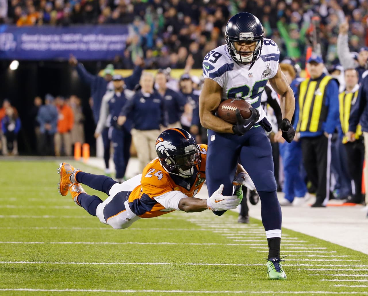 Super Bowl XLVIII (Seattle Seahawks 43-8 Denver Broncos) | Por primera vez MetLife Stadium fue la sede. MVP: Joe Flacco (QB Baltimore). Costo del comercial de 30 segundos: 4 millones por Fox.