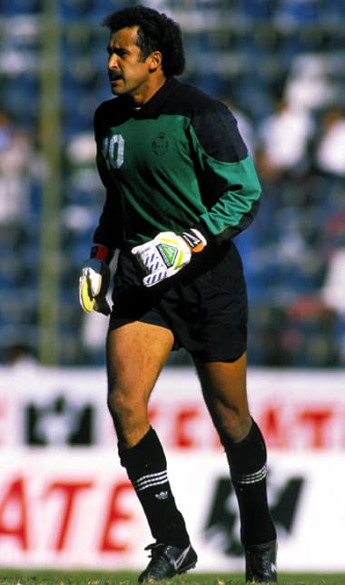 Olaf Heredia: Con Pumas de 1978-1984 y fue campeón con Pumas en la temporada 1980-1981 justamente donde vencieron a Cruz Azul. Con los cementeros jugó de 1990-1993.