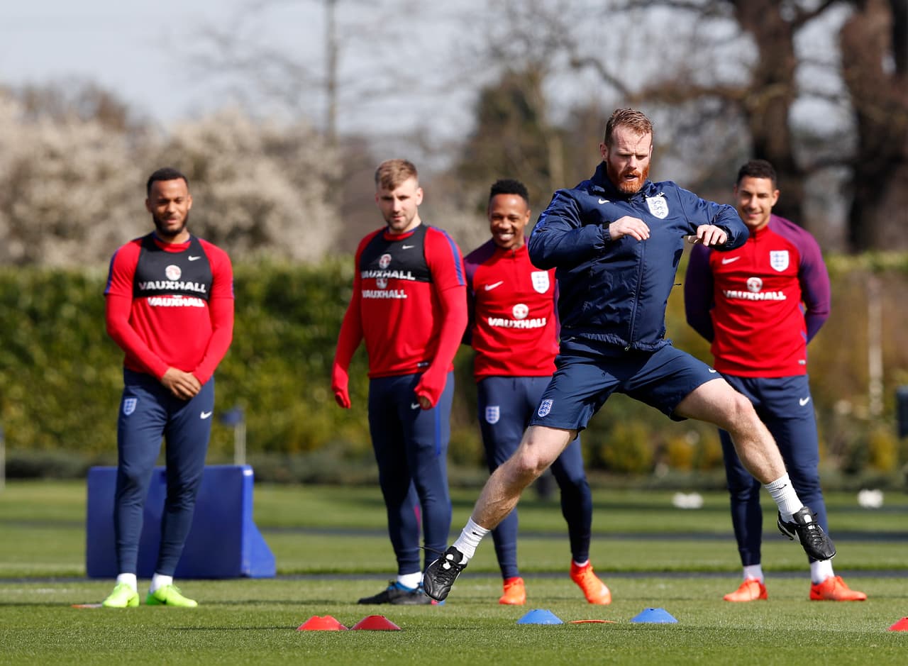 Acostumbrados a los entrenamientos regulares, dirigidos por el preparador físico de la selección, los jugadores cambiaron los campos de fútbol en Londres por el Centro de Entreamiento ubicado entre Exeter y Exmouth.