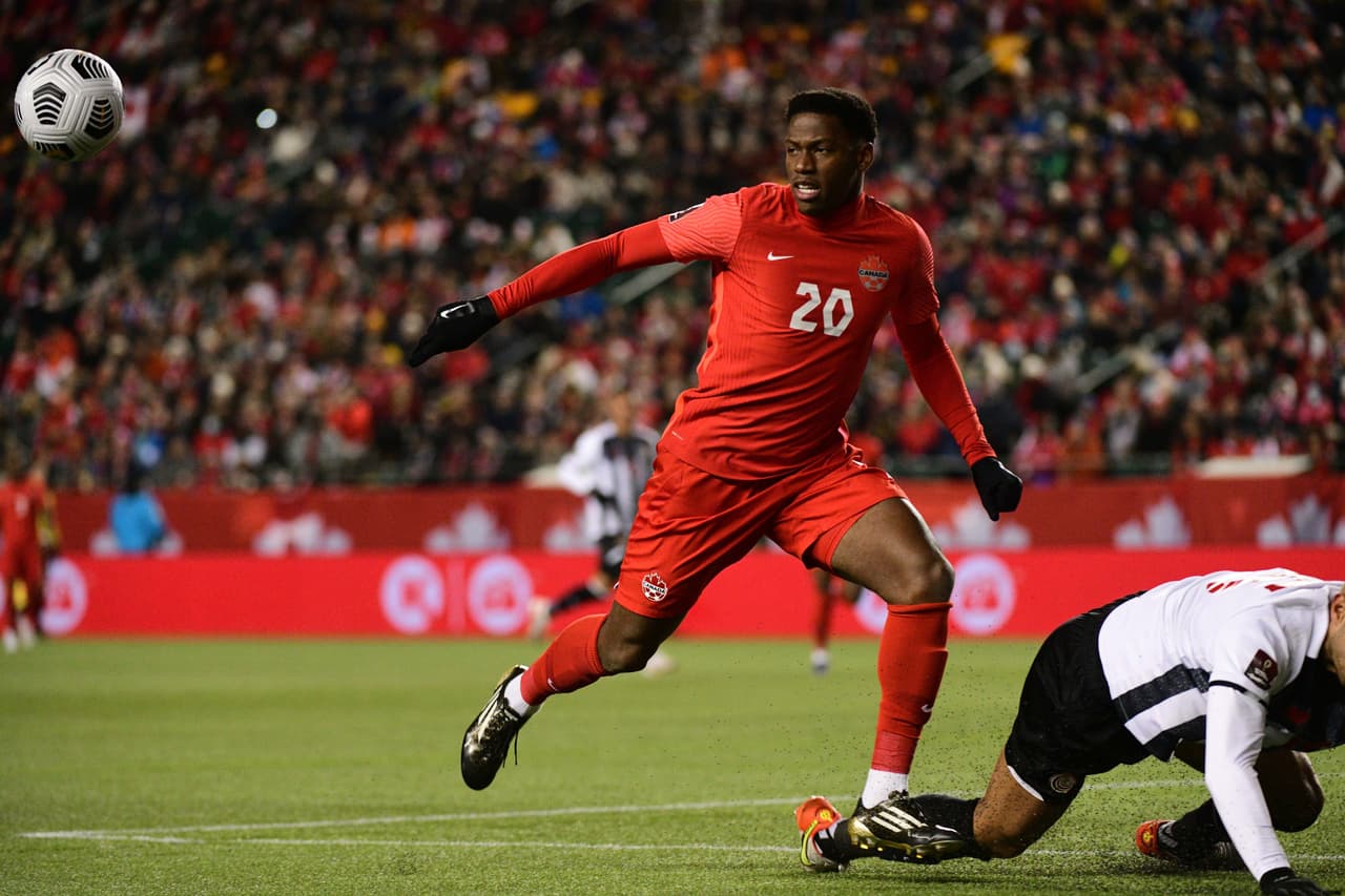 ¿Quién es el máximo goleador de la Selección de Canadá en la historia?