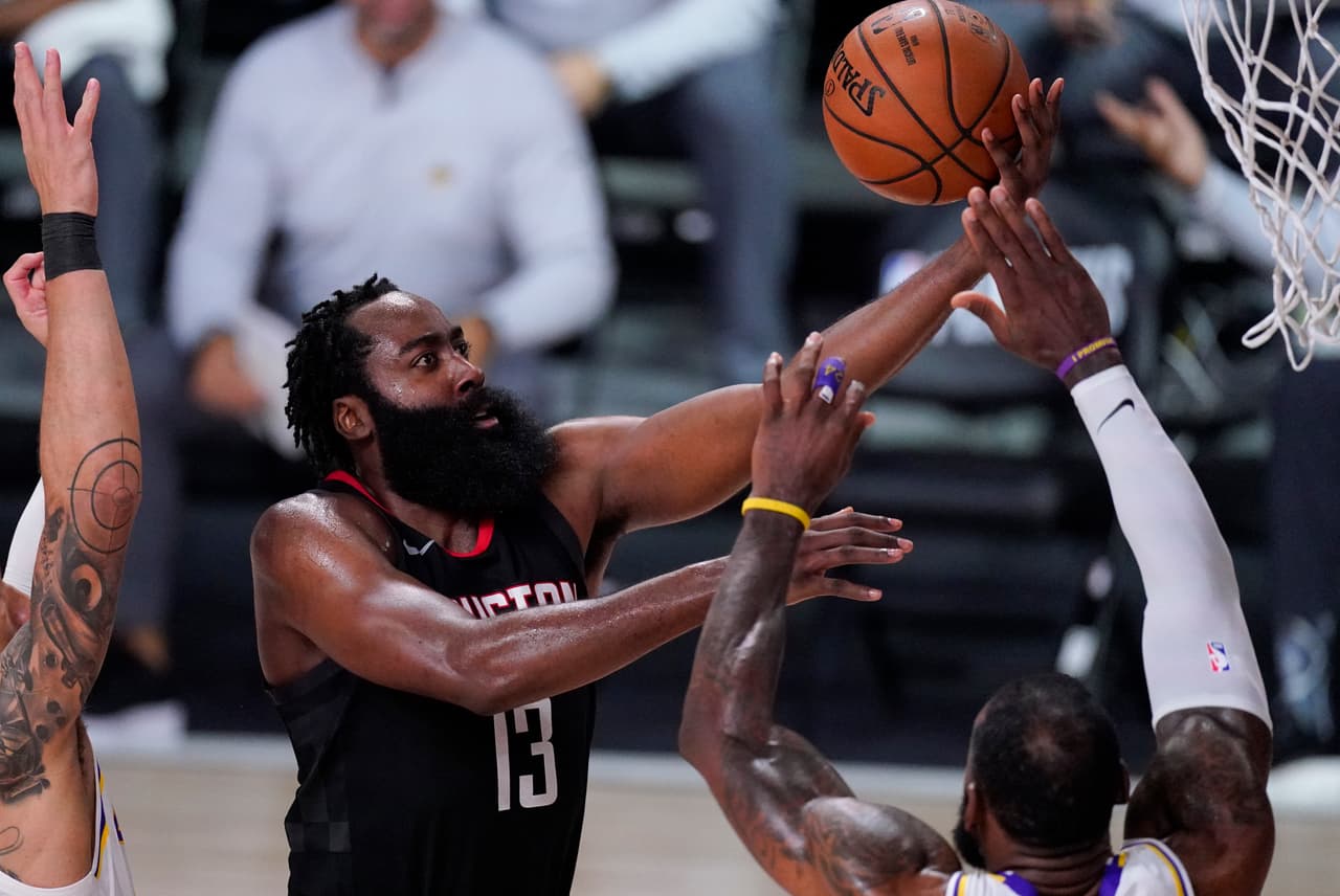 Los Lakers repiten dosis y con un maracdor de 112-102 a favor, los comandados por LeBron James vencen a los Clippers en el juego tres.