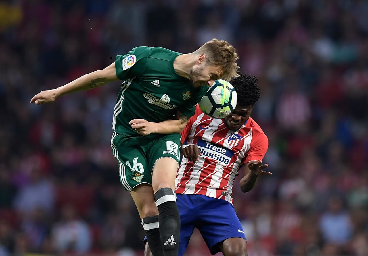 Betis puso un muro de contención para sumar un punto que lucía como un premio a su gran campaña.