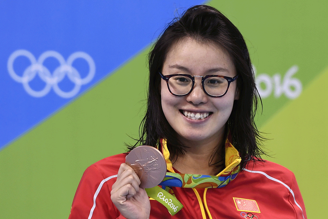 <b>Fu Yuanhui: </b>La nadadora china acaparó la atención de los medios por hacer frente a un tema tabú: la menstruación en las atletas de alto rendimiento.
<br>La deportista habló abiertamente del tema y de cómo su periodo repercutió en su desempeño, dejándola en cuarta posición en la prueba de 4x100 metros, días después de haber conseguido una medalla de bronce en los 100 metros estilo espalda.
<br>Sus declaraciones dejaron sobre la mesa un tema que pocas veces se trata pero con el que todas las atletas tienen que lidiar.