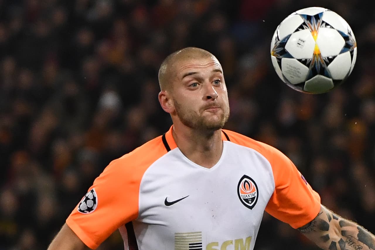 Los ucranianos tuvieron más tiempo la posesión del balón en la primera parte y de esa forma defendían su resultado.