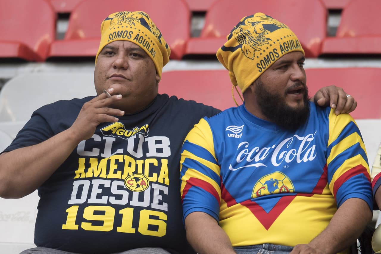 Dentro del Estadio Azteca los fanáticos de América y Pumas aguardan por el inicio de la Semifinal.