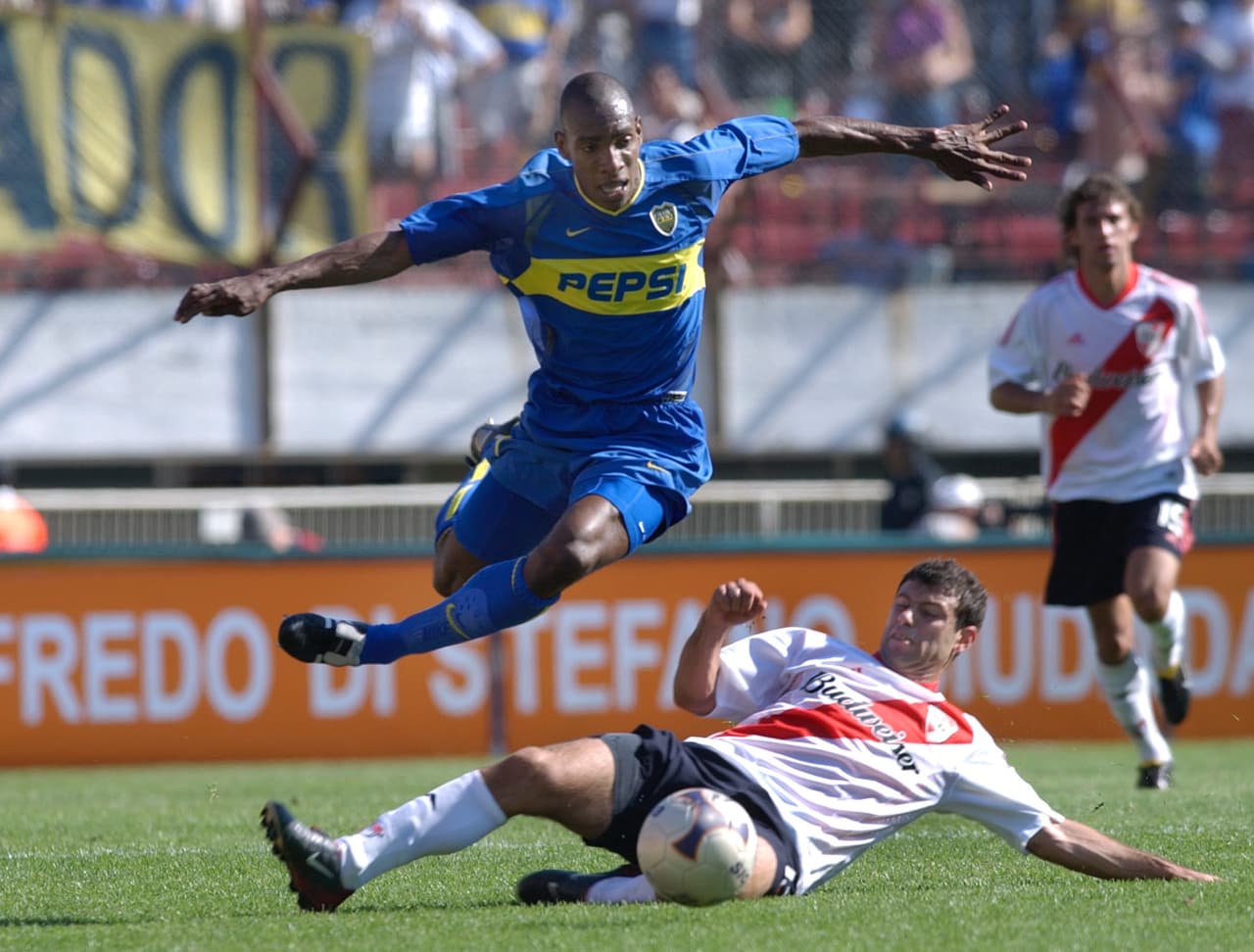 Luis Amaranto Perea: el lateral colombiano jugó un año en Boca Juniors antes de partir al Atlético de Madrid. Con el Xeneize ganó una Liga y la Intercontinental del 2003. Casi diez años después pasó del fútbol español al Cruz Azul en donde fue vital para conseguir la Copa MX y la Liga de Campeones de Concacaf.