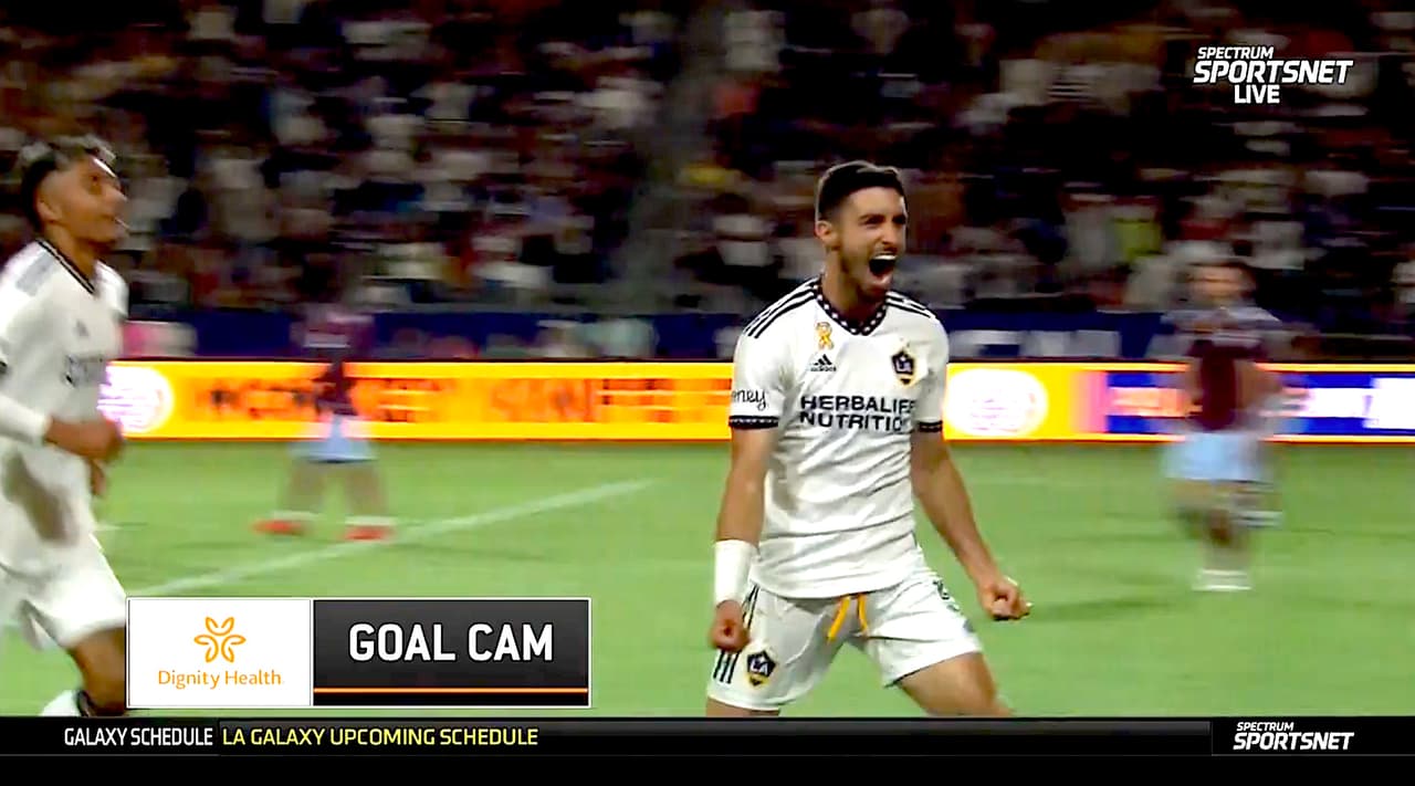 ¡Brutal zapatazo y doblete! Gastón Brugman la manda al ángulo desde fuera del área