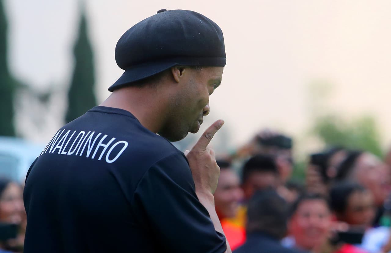 Ronaldinho pierde ante reclusos condenados por homicidio y robo