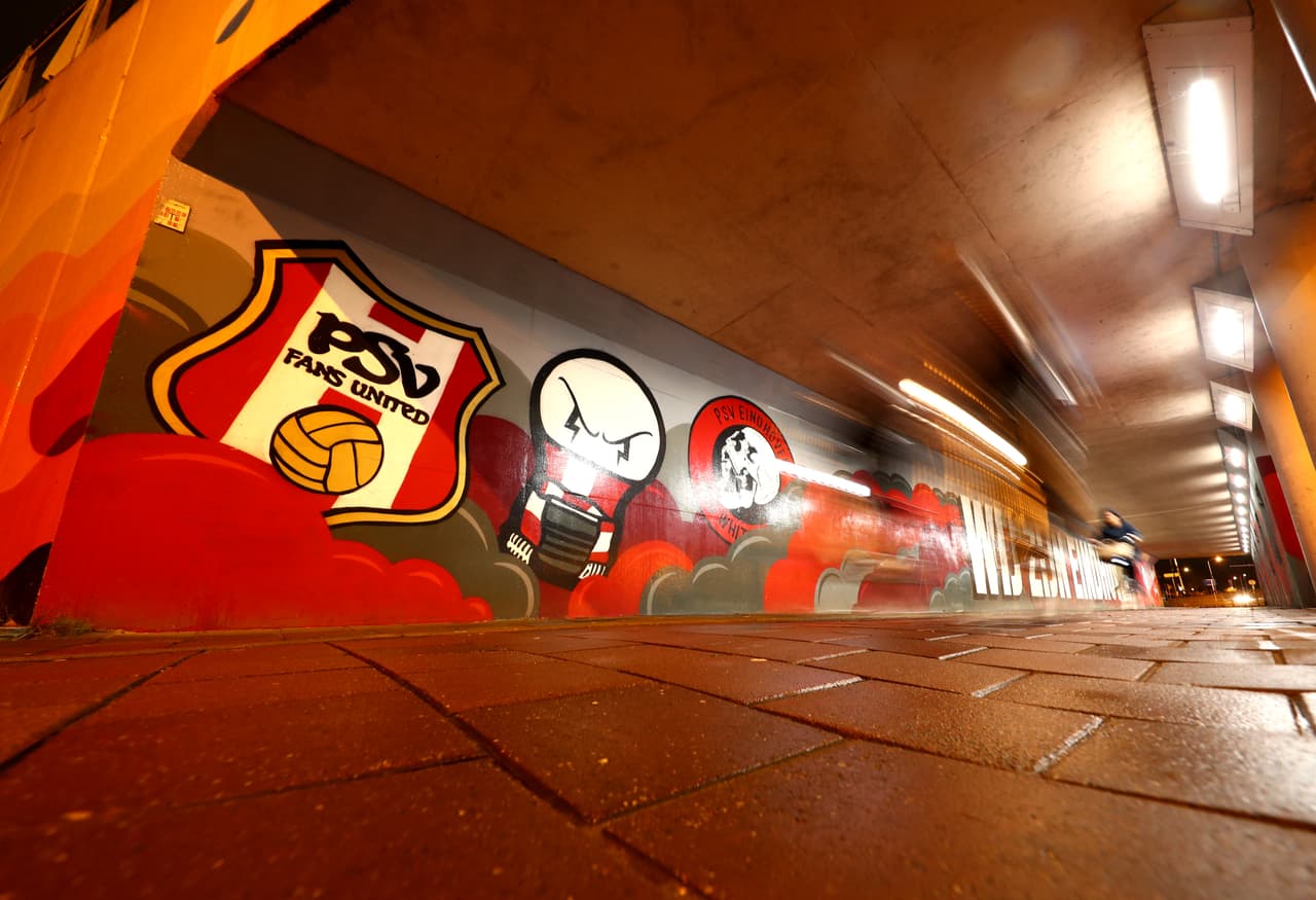 Las calles de Eindhoven tienen una magia especial para recibir el partido del PSV contra Barcelona en el Grupo B de la Champions League.