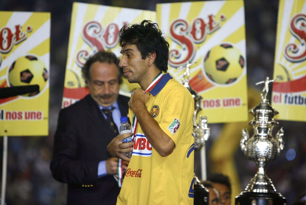 El paraguayo Nelson Cuevas arribó al América en 2006 pero tuvo poca continuidad y diferencias con los directivos por su futuro, algo que lo llevó a un desinterés que hizo evidente en su bajo nivel.