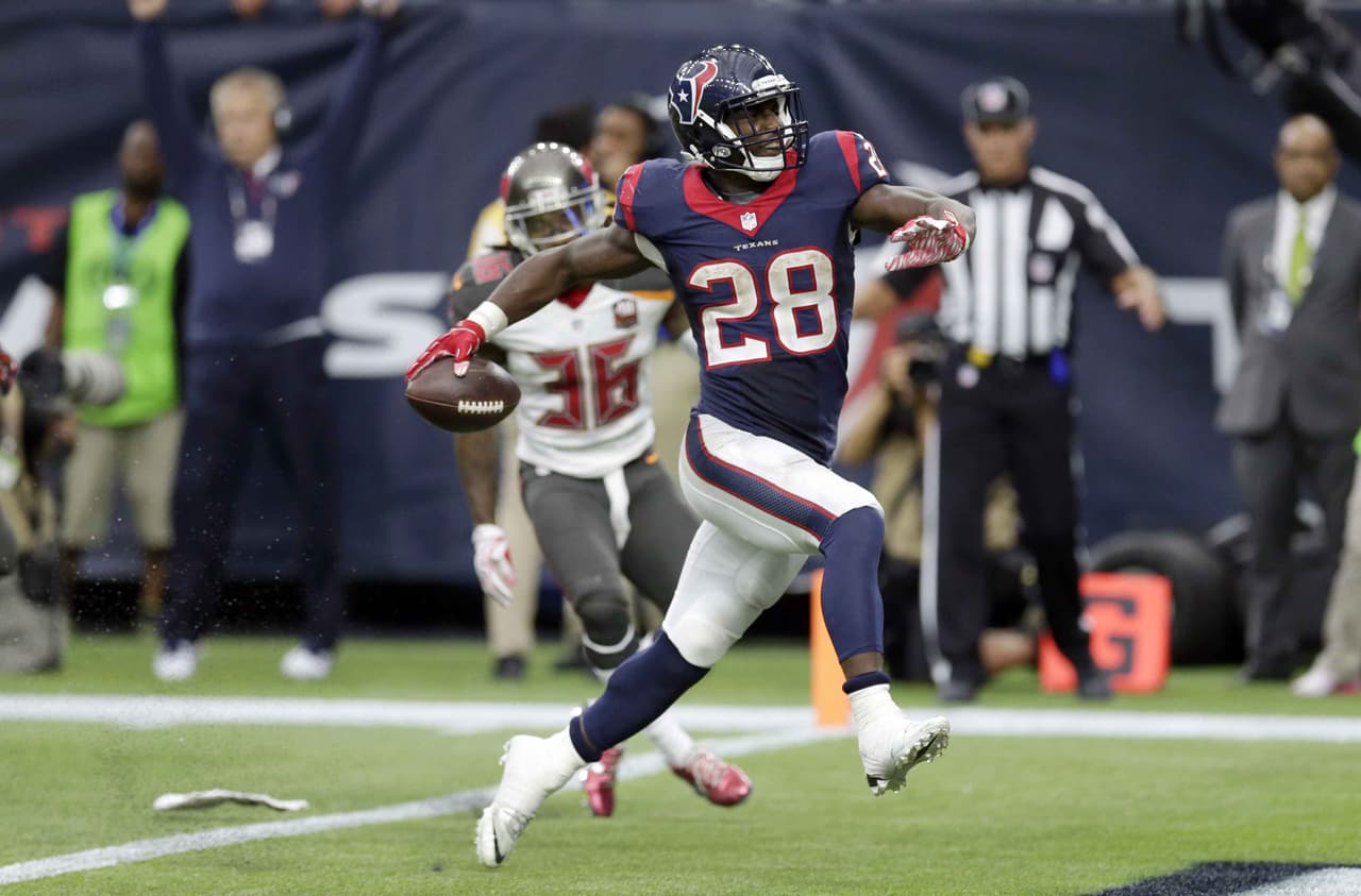Alfred Blue consiguió 139 yardas terrestres con una anotación para llevar a los Houston Texans al tirunfo 19-9 sobre los Tampa Bay Buccaneers.