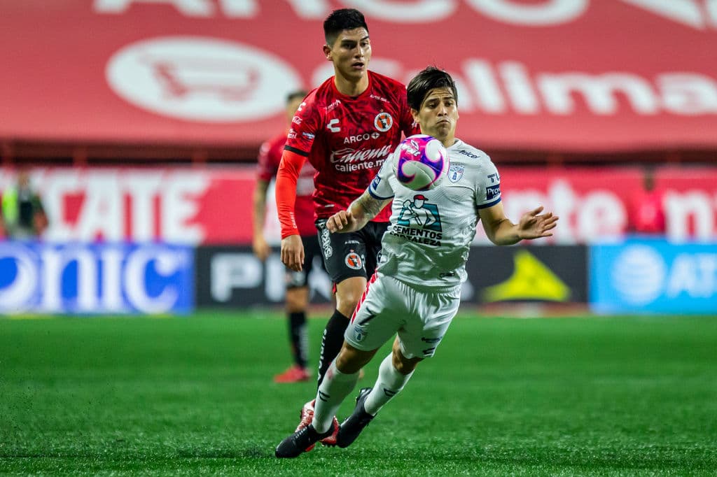 El conjunto de Tijuana se quedó sin posibilidades de seguir compitiendo en el Guard1anes 2020. | Víctor Guzmán (36’) y Roberto de la Rosa (73’) sellaron el triunfo para los de Pezzolano. Tijuana se enfrentará a Querétaro y Pachuca se medirá a Necaxa en la última jornada de la competición.