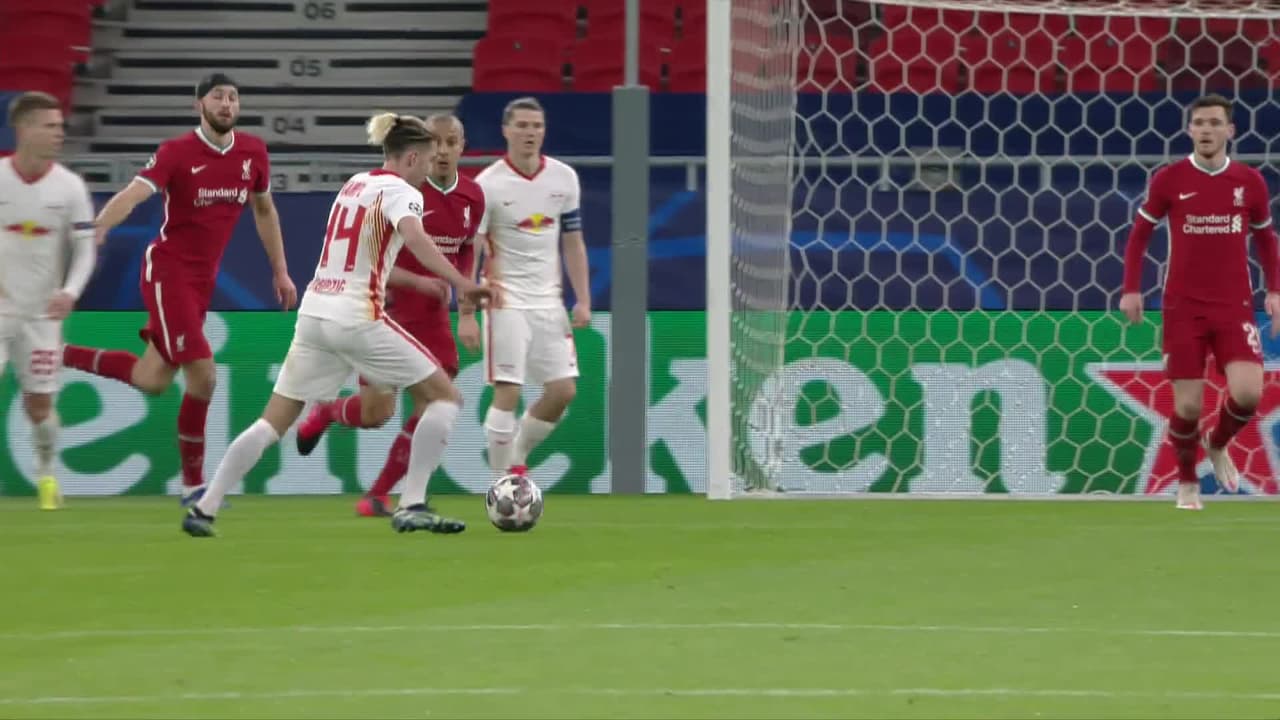 ¡TIRO ATAJADO! disparo por Kevin Kampl.