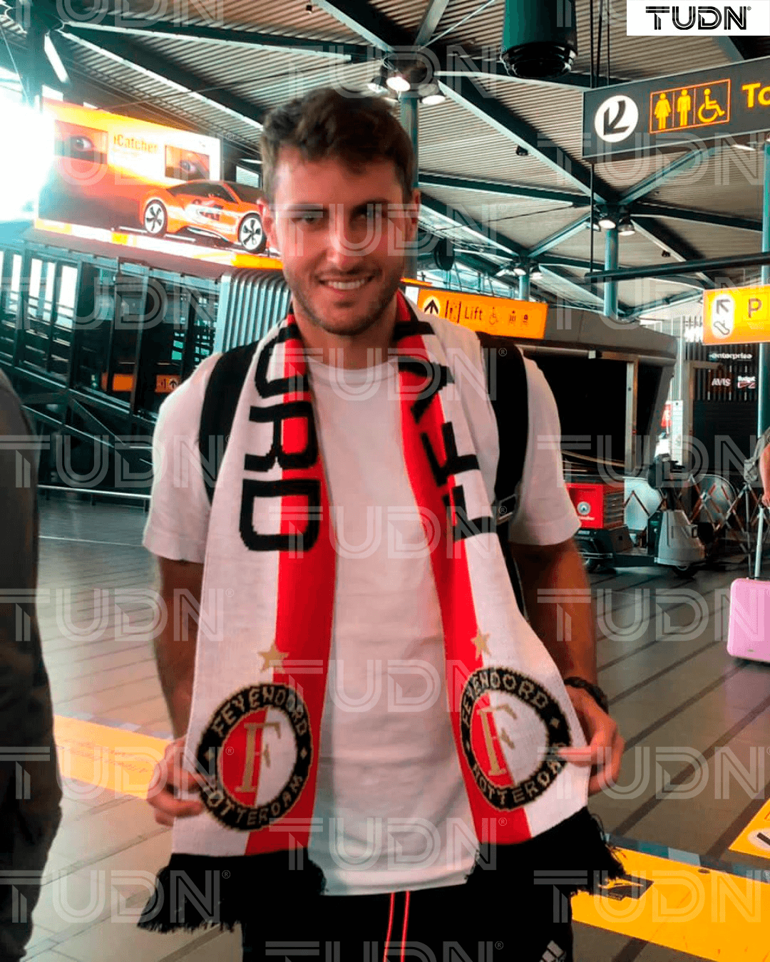 Santi Giménez ya sabe la fecha en la que será presentado por el Feyenoord