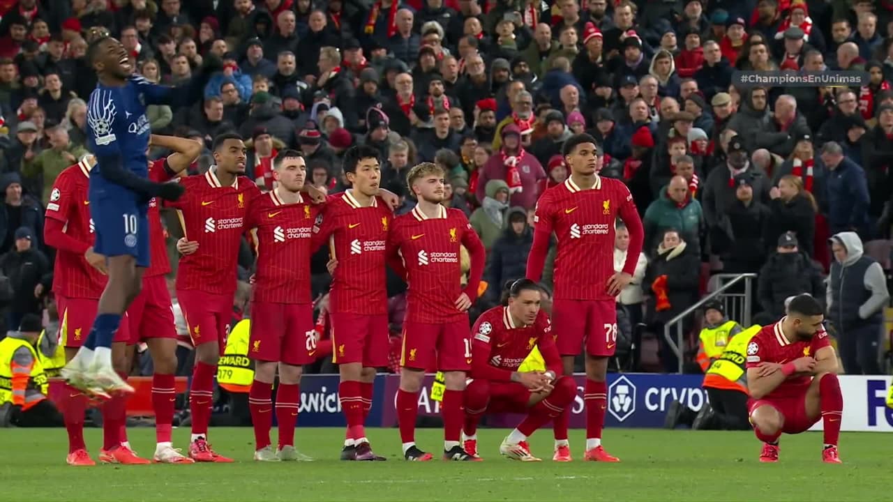 ¡GOL!  anota para Paris Saint-Germain. Désiré Doué