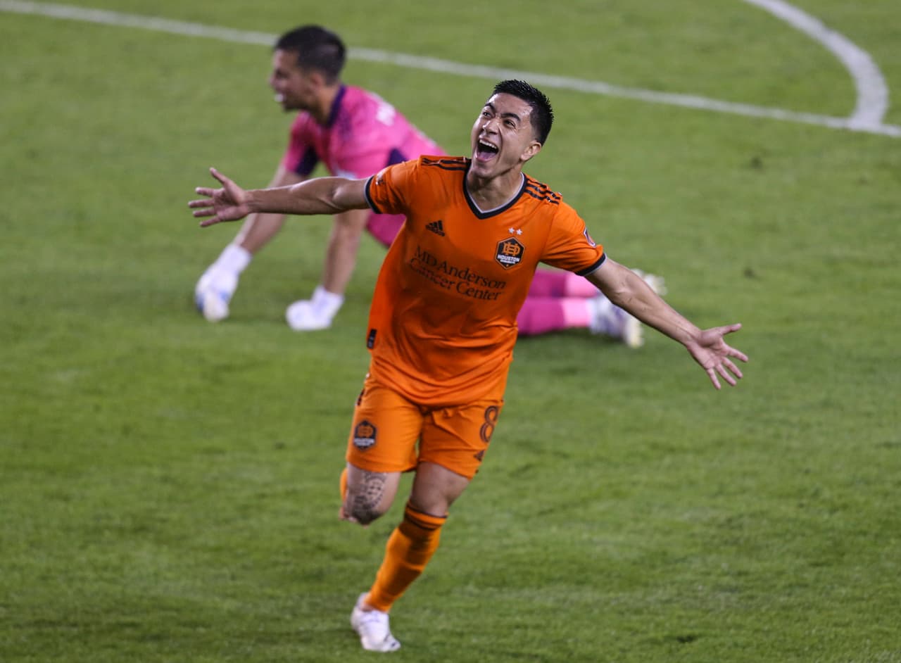 Memo Rodríguez celebra el primer tanto de Houston Dynamo sobre San Jose Earthquakes.
<br>