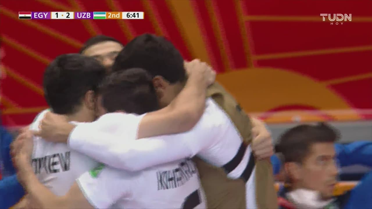 Uzbekistán gana 2-1 a Egipto y genera triple empate en el grupo B