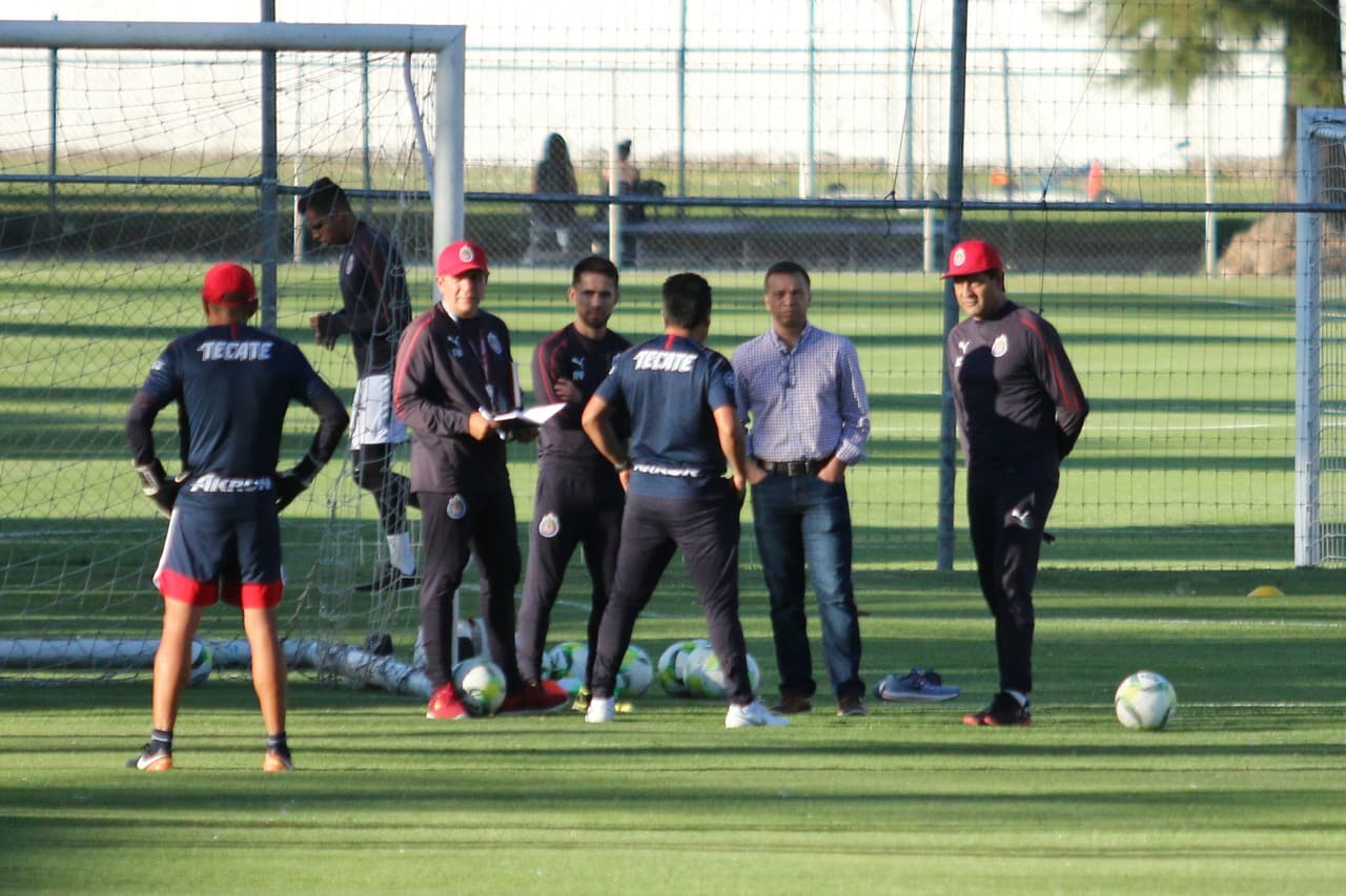 En medio de la jornada de amistosos de FIFA, Chivas de Guadalajara entrenó en Chivas Verde Valle y trabaja con la idea de mejorar en el Clausura 2019 de Liga MX.