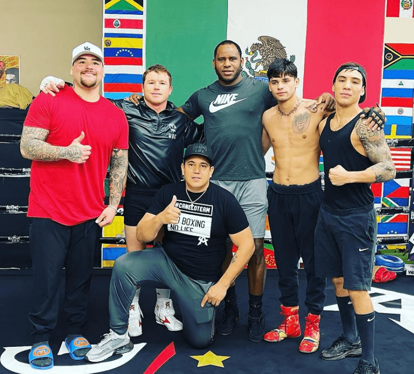 Los seis fantásticos: Eddy Reynoso presume su establo de campeones