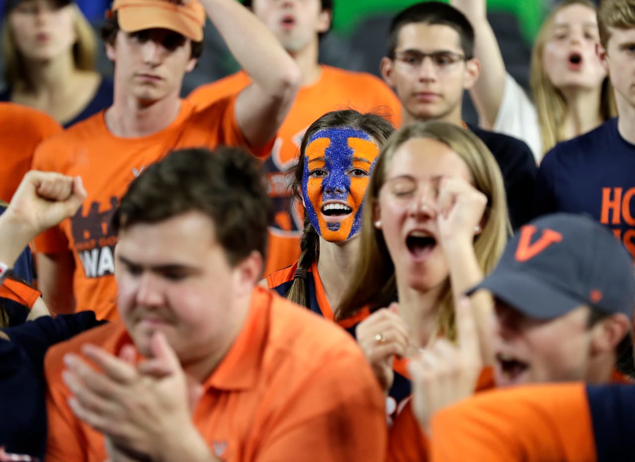 Un increíble ambiente el que se vivió dentro y fuera del US Bank Stadium previo al Juego por el Campeonato Nacional del básquetbol universitario entre los Texas Tech Red Raiders y los Virginia Cavaliers.