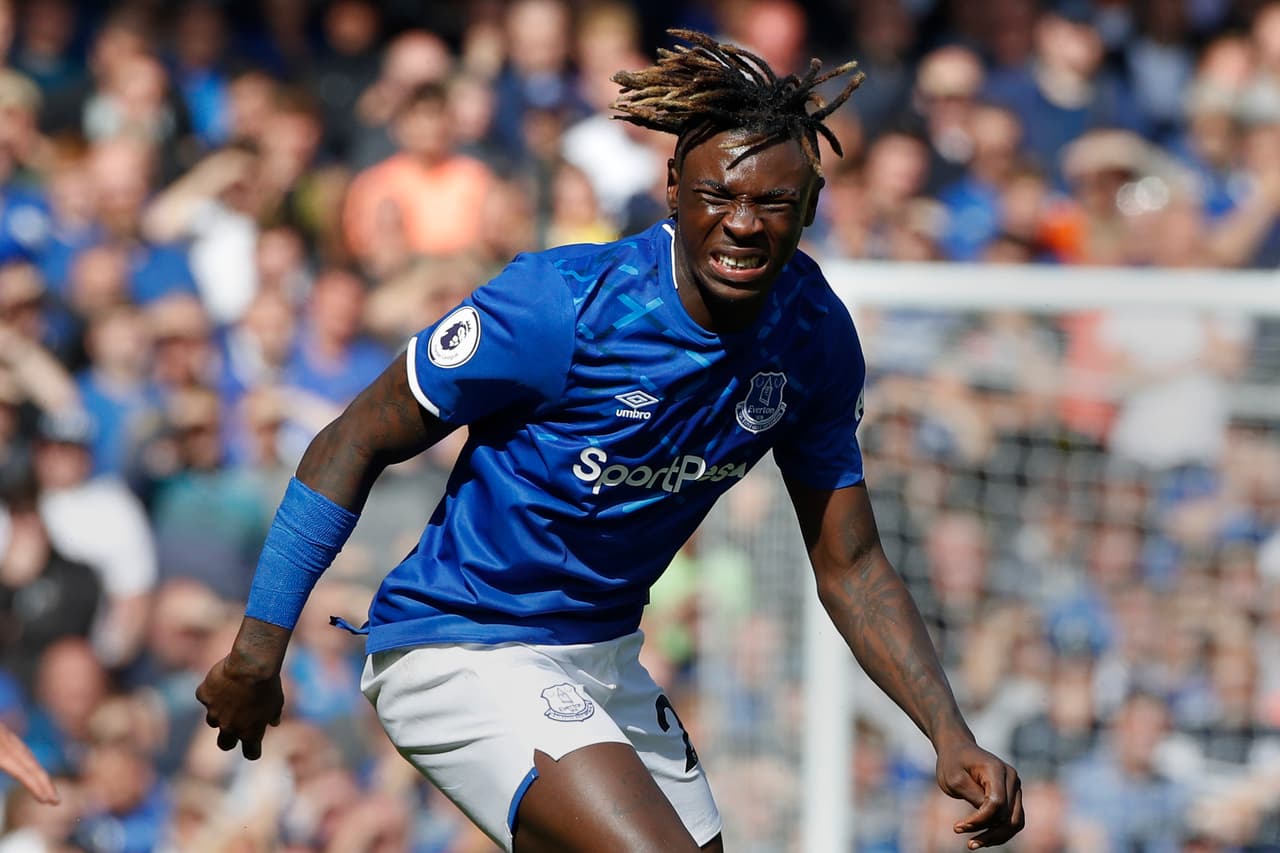 Jugador del Everton hizo una fiesta sexual en plena cuarentena