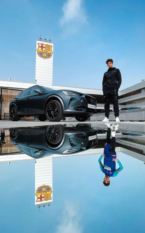 Este modelo, designado como coche oficial del FC Barcelona, ha sido la opción de Gerard Piqué, quien recibirá su vehículo en las próximas semanas.