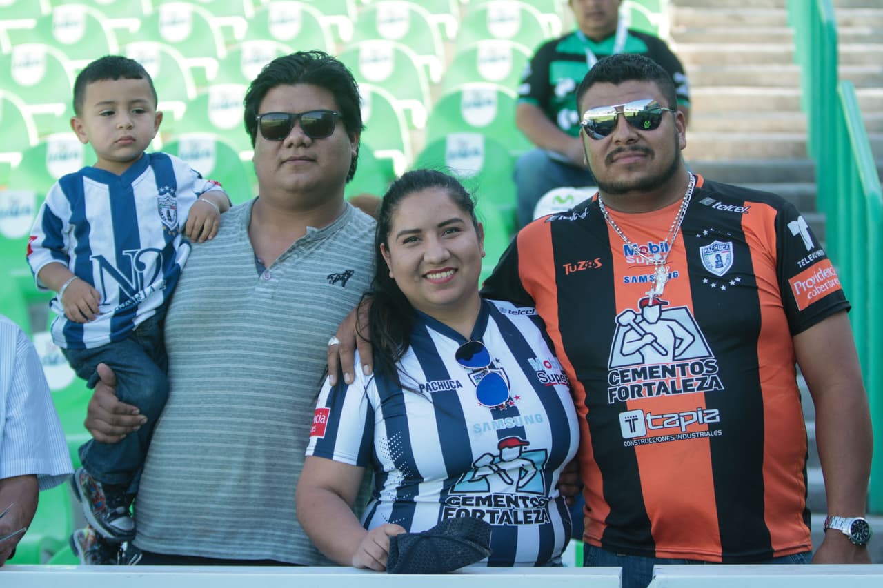 Los seguidores de Santos Laguna y Pachuca le dieron un color especial a la fiesta de la Jornada 13 del Clausura 2019 con su alegría y buen ánimo, parte clave de la Liga MX.