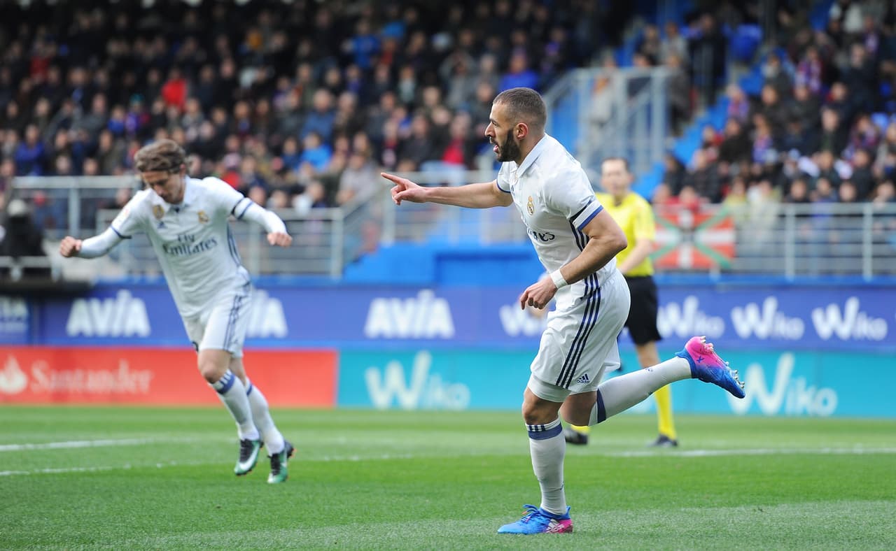 El Real Madrid se exhibió este sábado con una goleada 1-4 ante el Eibar en el campo de Ipurúa que le da opciones de recuperar el liderato en LaLiga.