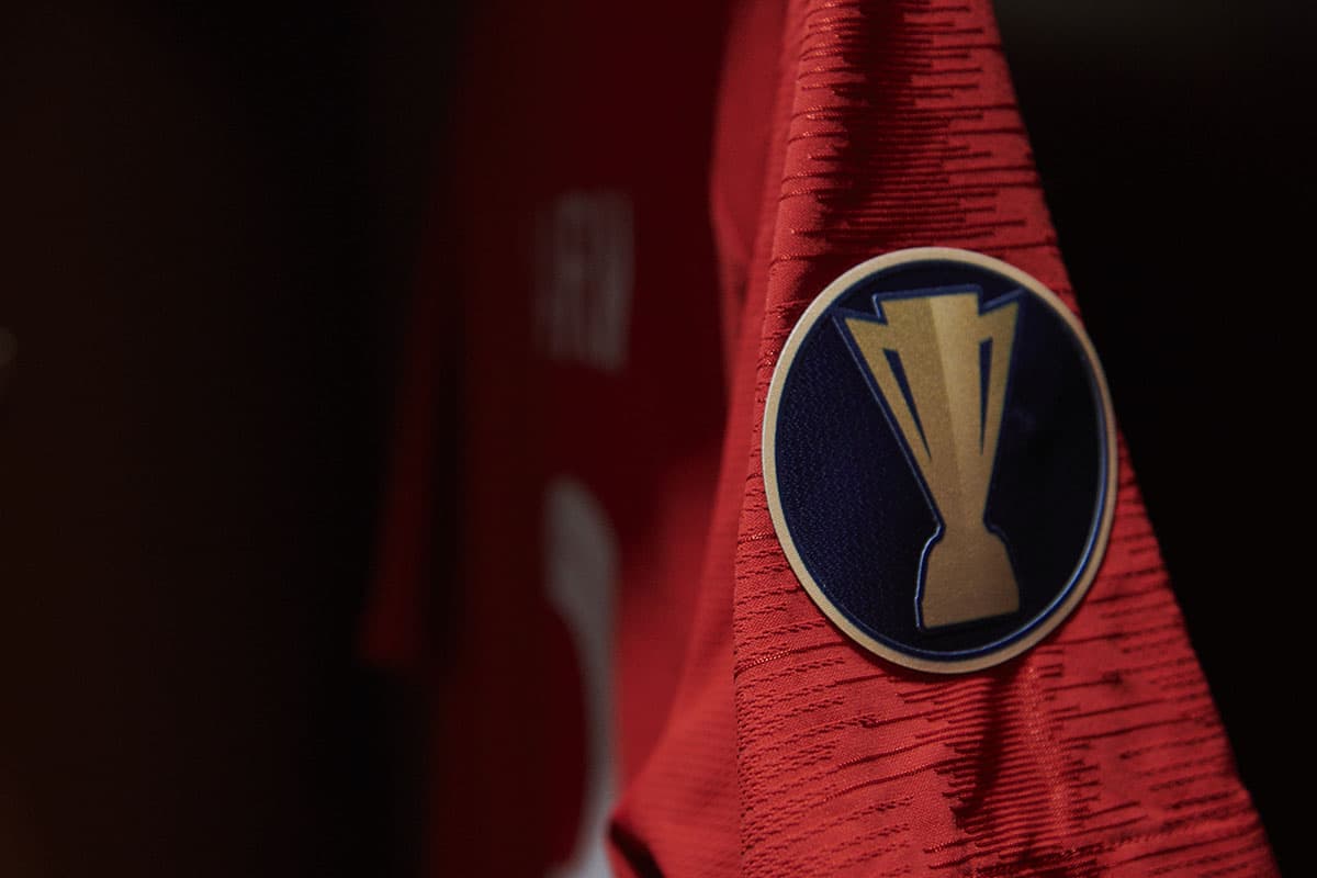 El emblema de la Copa Oro en la playera de Canadá.