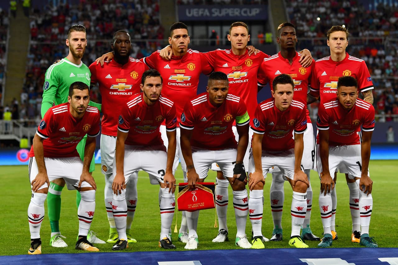 Y por el otro un Manchester United que ante la imposibilidad de llegar a los puestos altos en la Premier, disputó la Europa League y la ganó con autoridad.