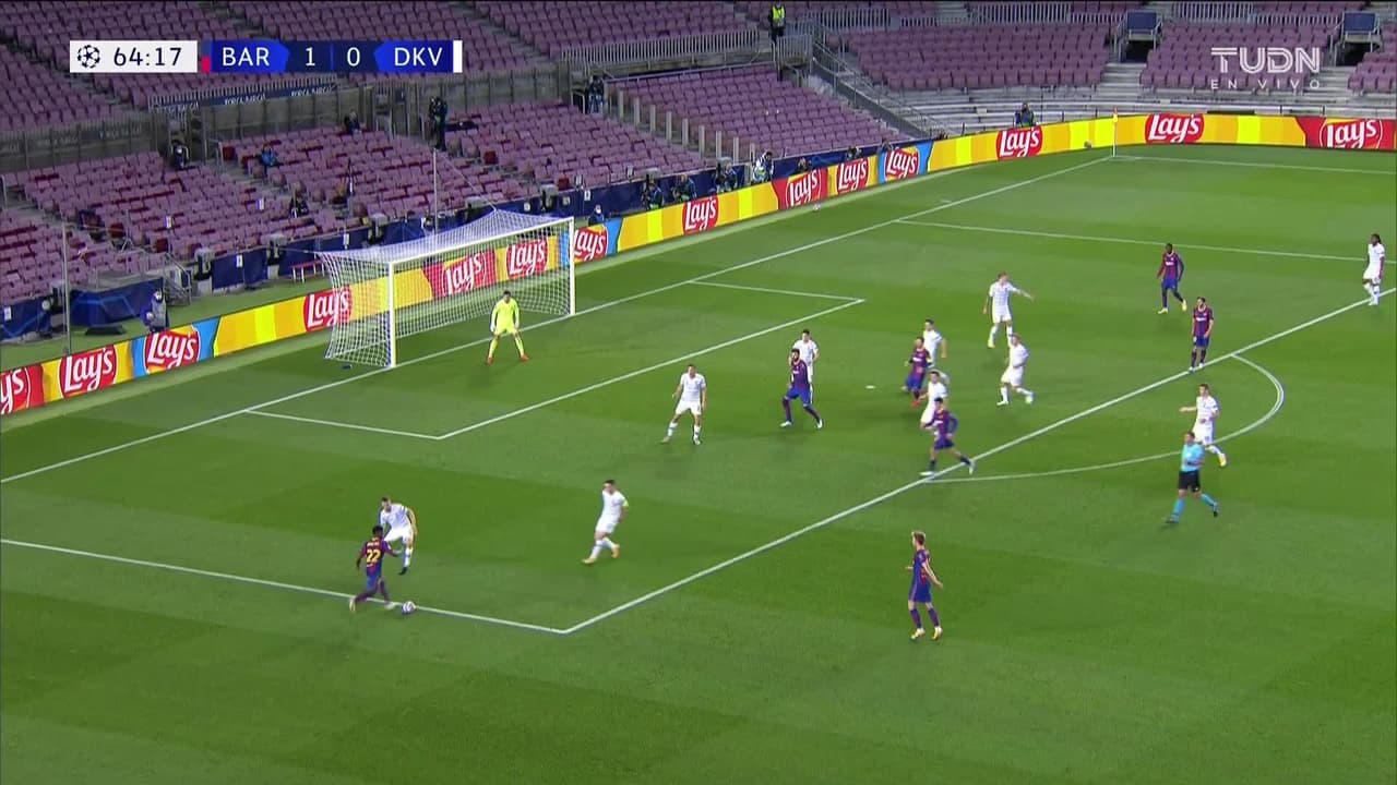 ¡GOOOL! Gerard Piqué anota para FC Barcelona.