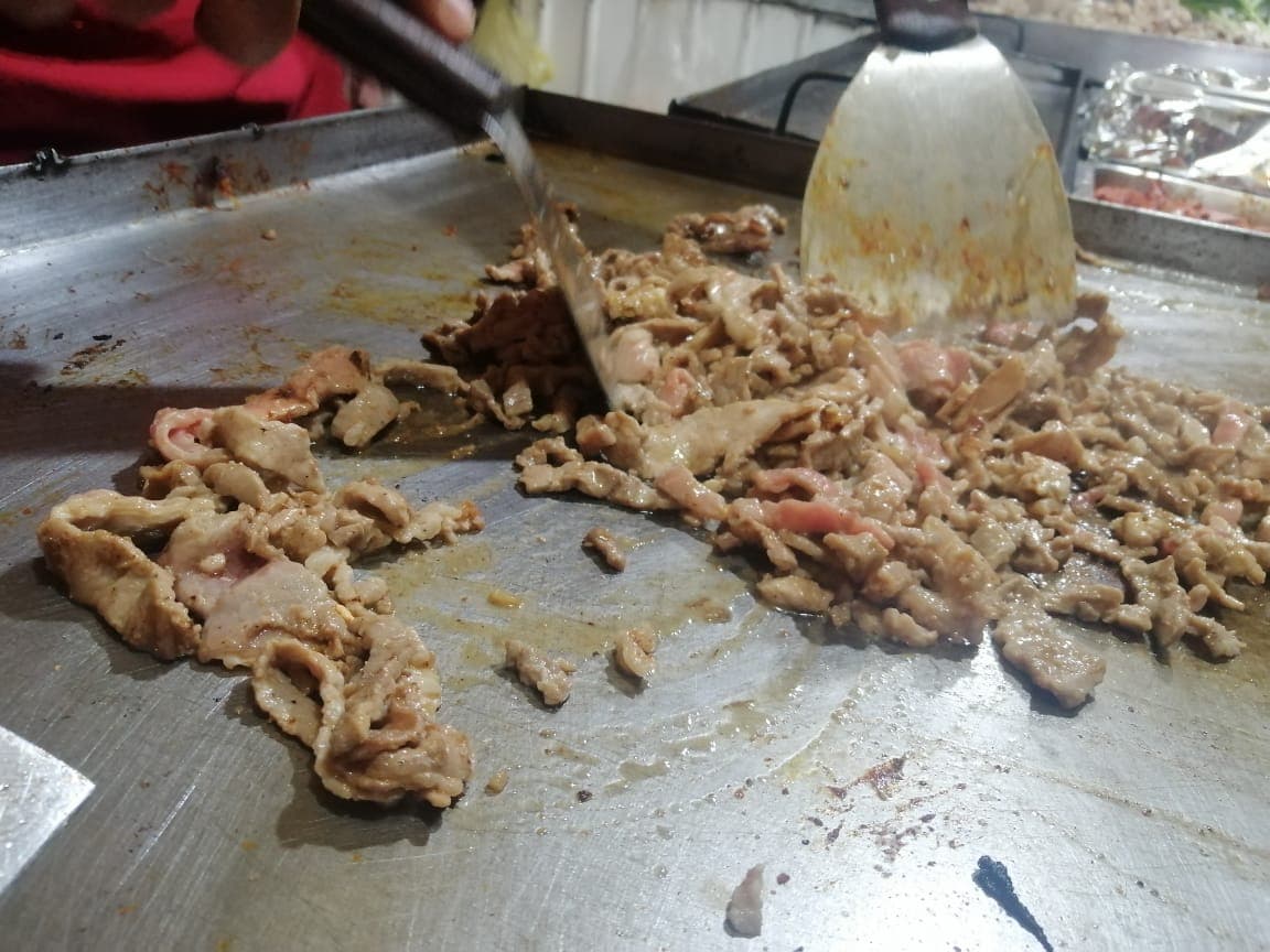 Los tacos y la pasión son una gran combinación para disfrutar una noche de futbol.