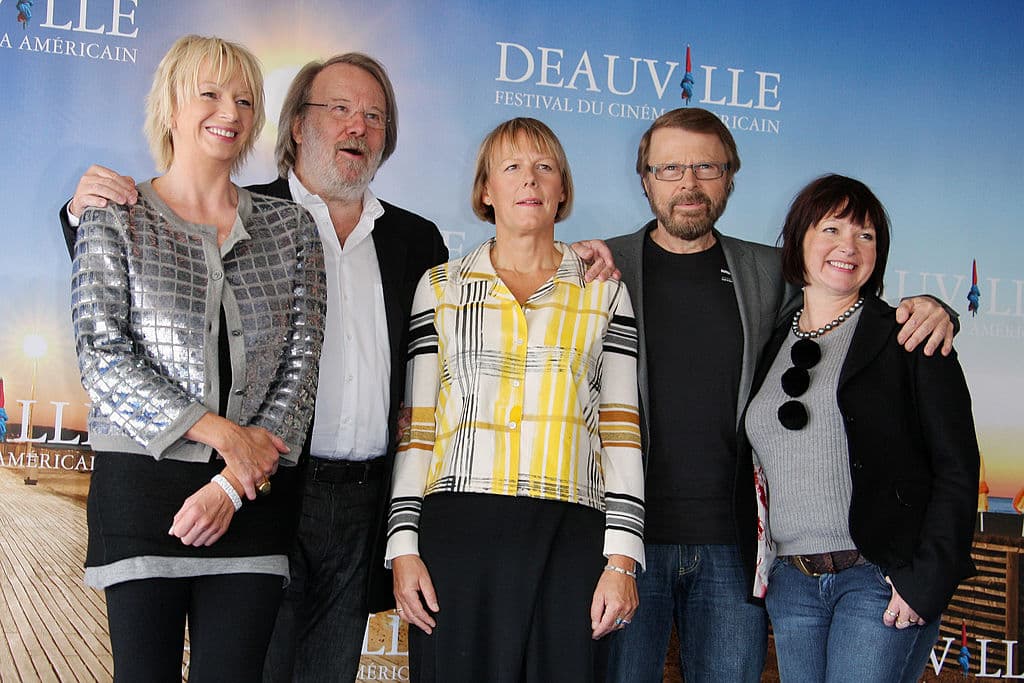 “Dicen que es imprudente esperar más de 40 años entre álbumes, así que grabamos un proyecto posterior a ‘The Visitors’”, agregaron al comunicado.
<br>