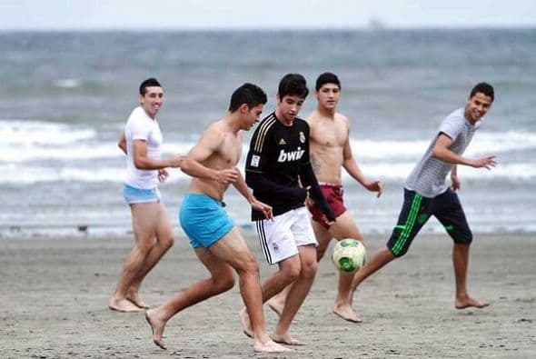 Algunos aficionados se integraron al juego de los mexicanos (Foto: Twitter)