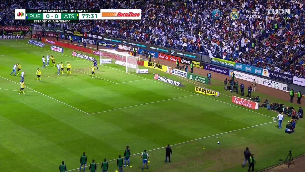 ¡TIRO ATAJADO! disparo por Guillermo Martínez.