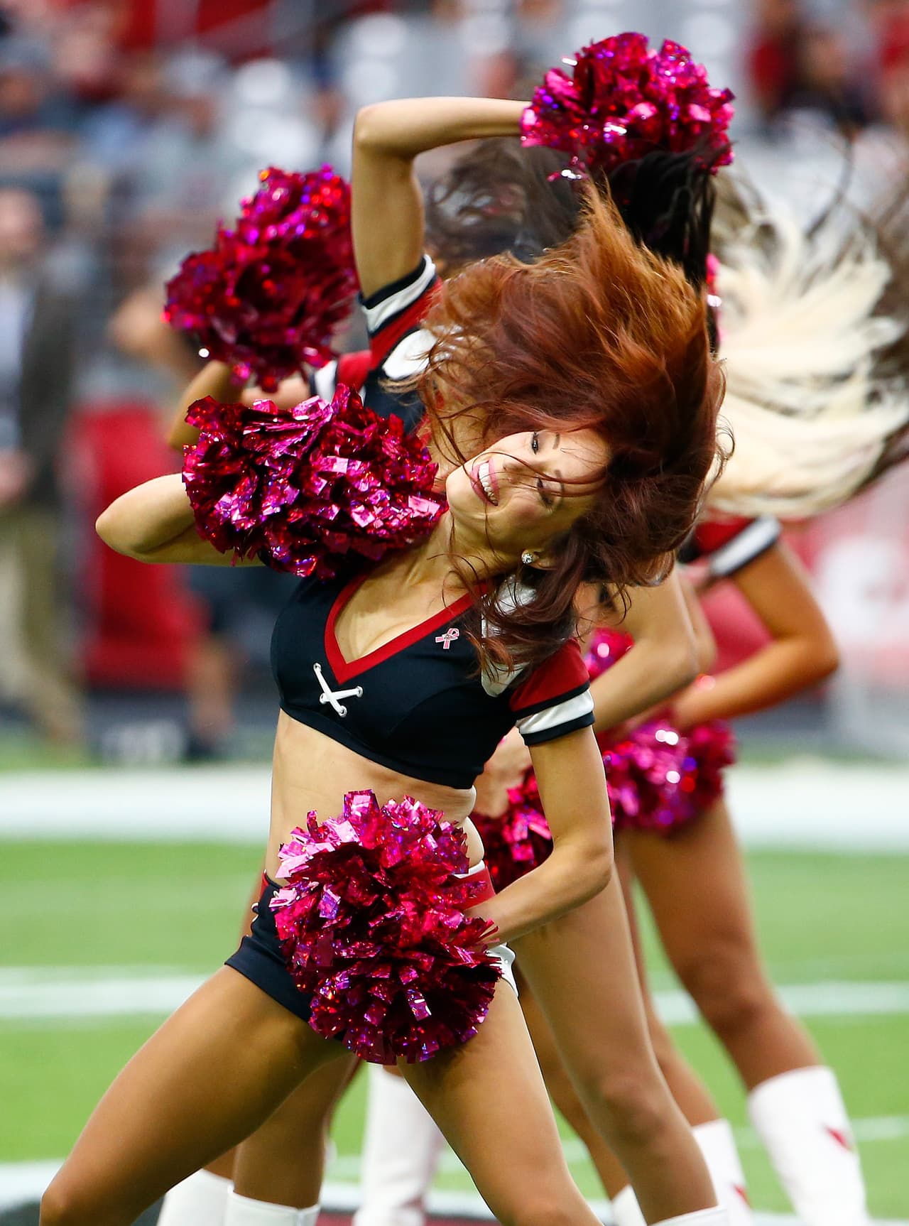 Son hermosas, tienen energía y sus bailes le dan alegría al ambiente en los estadios de la NFL: sin duda, las porristas tienen un papel muy especial para el espectáculo del fútbol americano.