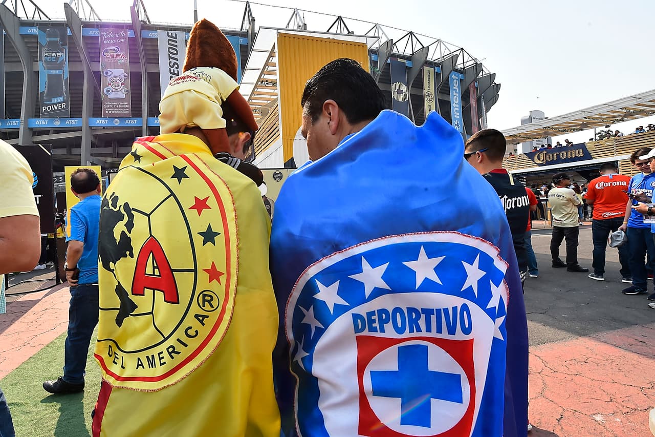 Los fanáticos se preparan para vivir el Clásico Joven entre América y Cruz Azul en el Estadio Azteca por la Jornada 14 del Clausura 2019.