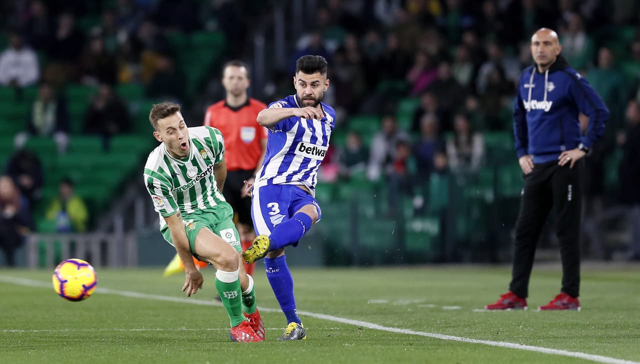 Real Betis y Deportivo Alavés disputaron un duelo intenso en busca de seguir escalando puestos para ingresar a la zona de competiciones europeas.
