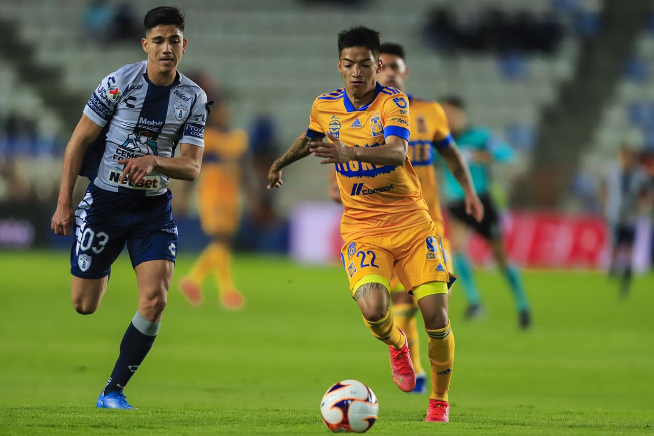 Roberto de la Rosa agarra adelantado a Nahuel y consigue el tanto que la da la victoria a 1-0 sobre los Tigres. Los felinos quedan fuera de del repechaje y Pachuca recupera posiciones y llega a la onceava plaza.