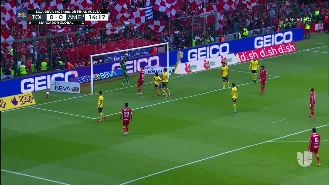 ¡TIRO ATAJADO! disparo por Paulinho.