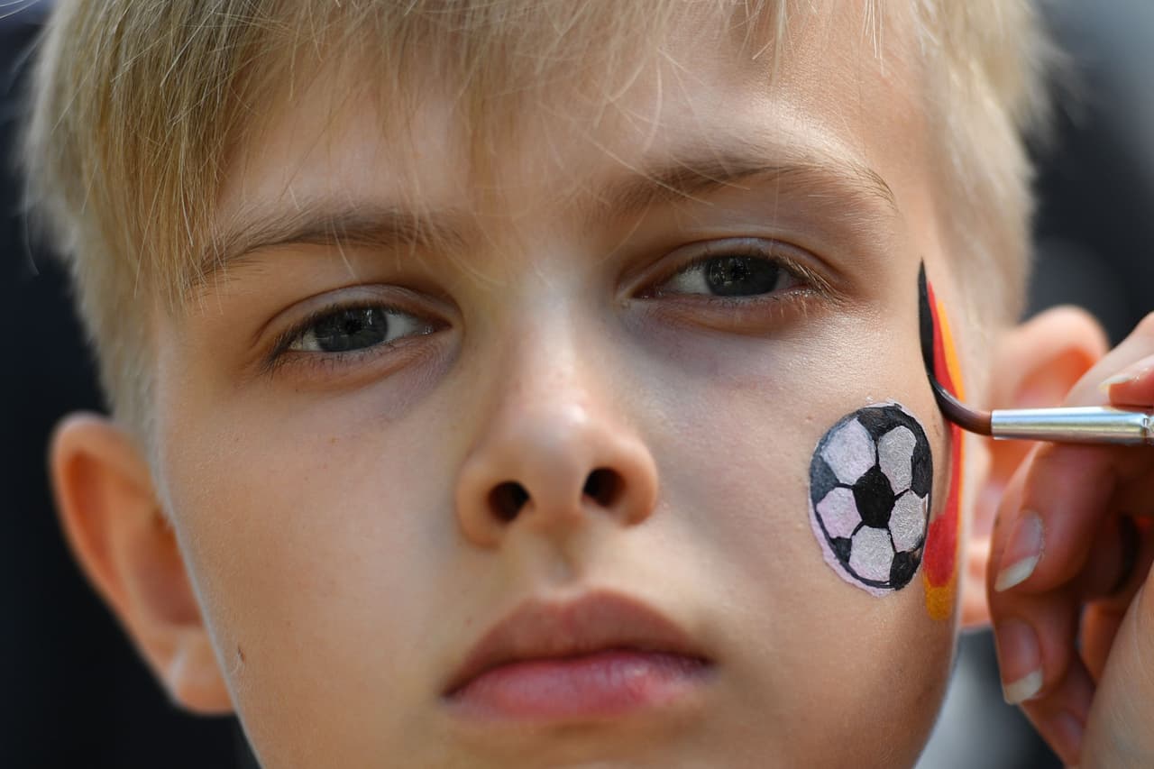 Los fanáticos de México sobresalieron frente a los de Alemania por sus atuendos, que entre sombreros, pinturas y demás, sin duda fueron más llamativos en medio del debut del grupo F del Mundial.