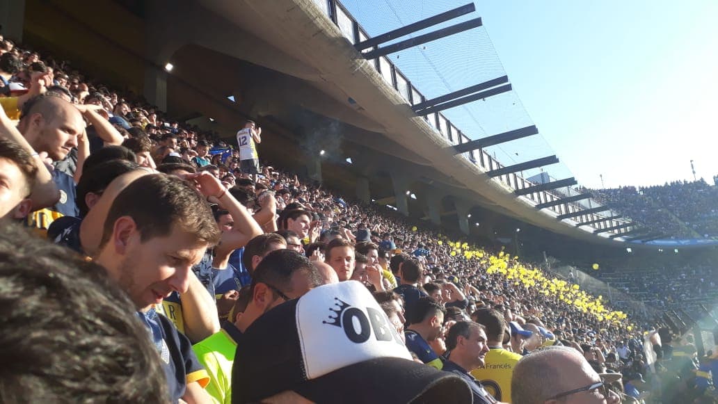 Ya en el interior de La Bombonera se vive la magia del Superclásico Argentino.