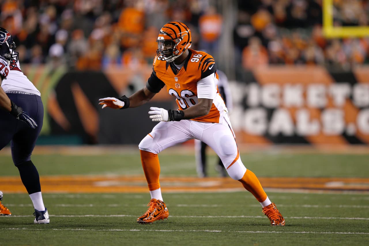 70 / CARLOS DUNLAP - DE - CINCINNATI BENGALS - La temporada 2015 fue la mejor en su carrera de 6 años en la NFL, todos en Cincinnati Bengals. Fue líder de los Bengals con 13.5 capturas de quarterback. Octavo mejor tackleador de su equipo con 55 combinadas. Previo a la campaña pasada ni siquiera fue considerado para el Top 100 a seguir.