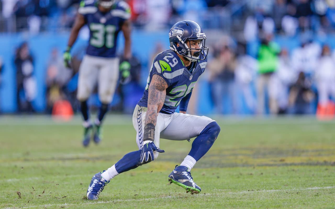 66 / EARL THOMAS - S - SEATTLE SEAHAWKS - A pesar de que sigue siendo un jugador ejemplo de consistencia, las lesiones afectaron su rendimiento. Los últimos 2 años ha venido en descenso en número de tackleadas: En 2014 tuvo 97 y en 2015 solo 64 que fueron suficientes para ser el tercero mejor de Seattle. También en el Top 100 viene en descenso, el año pasado ocupó el lugar 21.