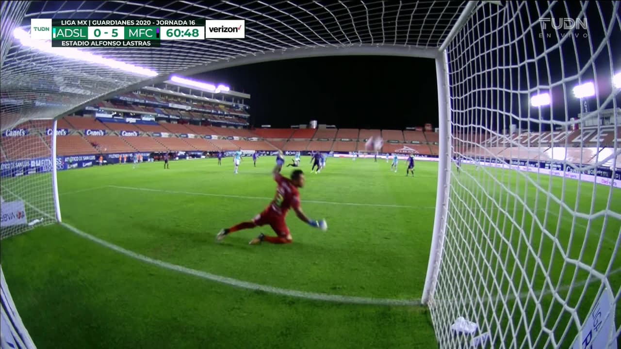 ¡TIRO ATAJADO! disparo por Jorge Sánchez.