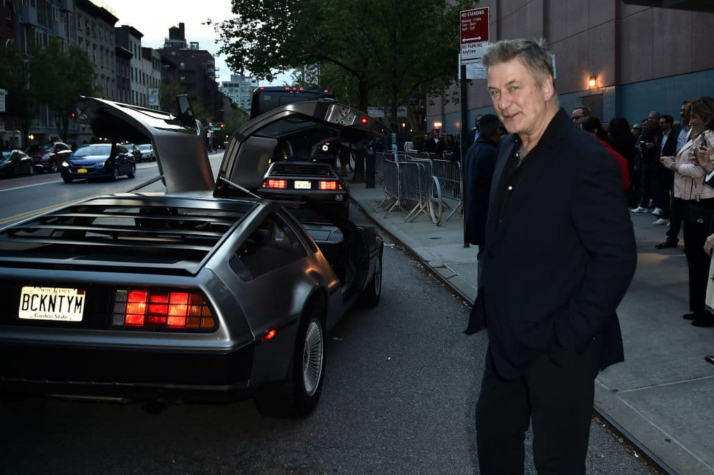 En dicho comunicado, la NHTSA autoriza producir réplicas de autos producidos hace veinticinco años.