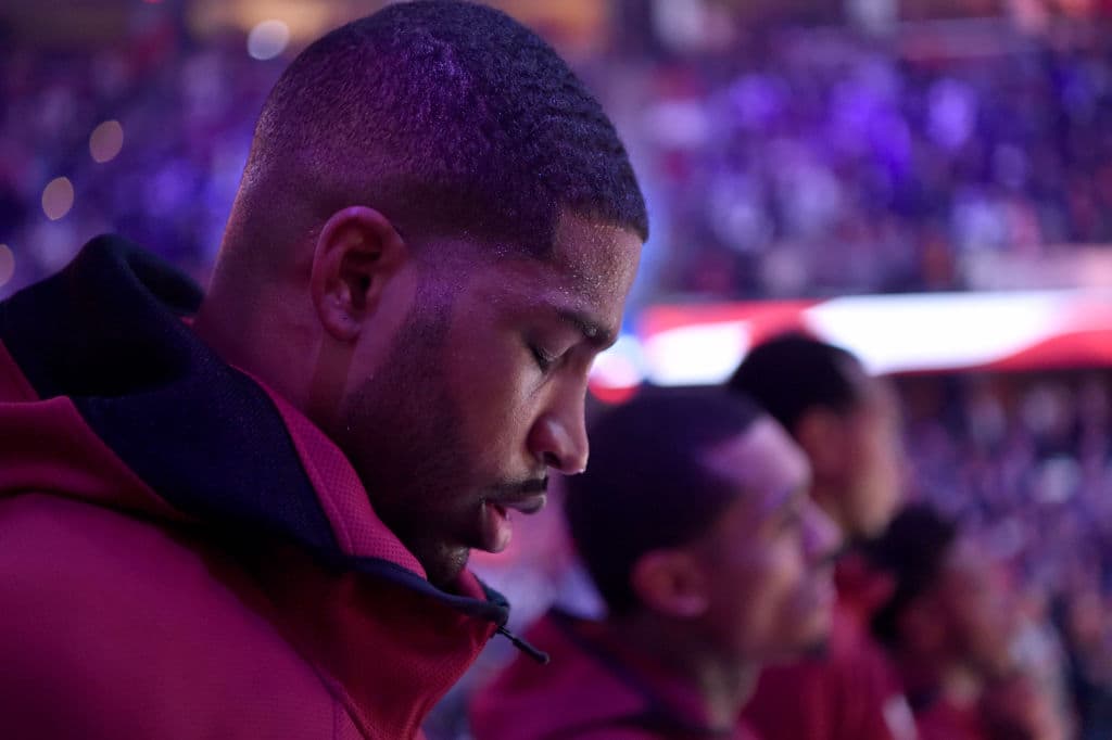 "Me disculpo sinceramente con todos los que he lastimado o decepcionado a lo largo de esta terrible experiencia, tanto en público como en privado", continuó.