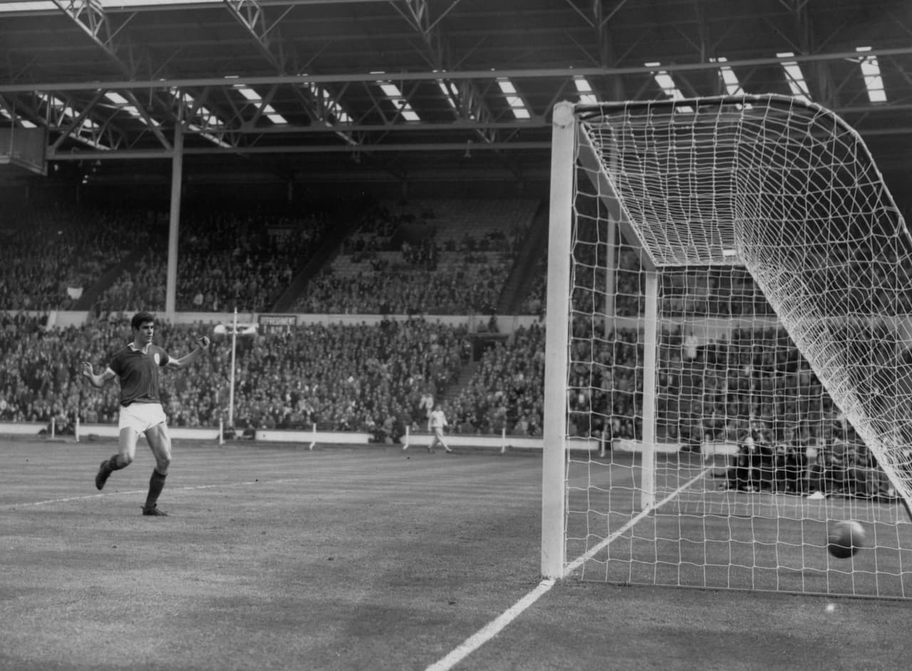 José Juan Altafini, figura del Napoli en los 60s, anotó 80 goles en 208 encuentros con el equipo, situándose como 8vo. máximo anotador.