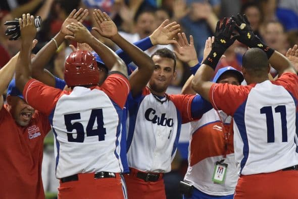 Gourriel, posiblemente la mayor estrella de Cuba, respondió frente al relevista Amalio Díaz con sencillo al jardín derecho y que remolcó a Yandel Hernández desde segunda después de entrar de bateador de emergente por Roel Santos e igualar el partido 4-4.